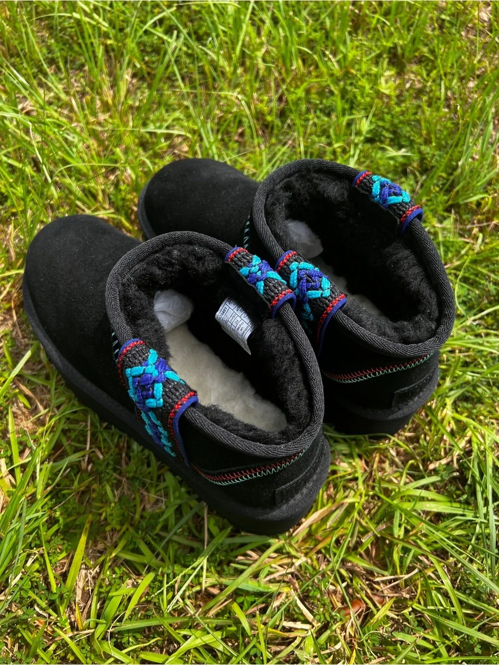 CLEAN UGG size 7 Womens Mini II Braid Platform Boots Black